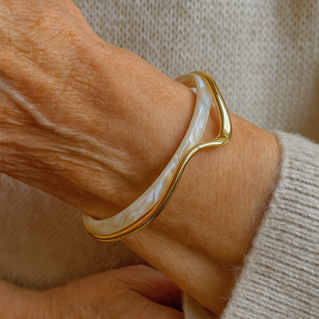 Elegant open bracelet made of white enamel and gold