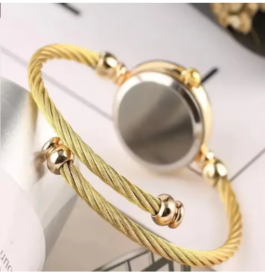 Luxurious Gold Tone Stainless Steel Bracelet Timepiece